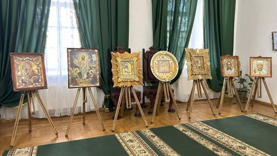 "Частина намолених ікон зі Сходу": у Дубенському замку на Рівненщині відкрили виставку робіт священника "Частина намолених ікон зі Сходу": у Дубенському замку на Рівненщині відкрили виставку робіт священника