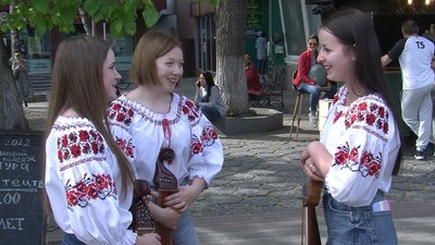 Під час мистецької акції у Луцьку викладачі коледжу культури і мистецтв зібрали гроші для потреб ЗСУ Під час мистецької акції у Луцьку викладачі коледжу культури і мистецтв зібрали гроші для потреб ЗСУ
