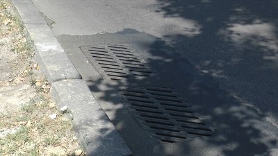 На проспекті Центральному у Миколаєві встановлюють додаткові ливневки На проспекті Центральному у Миколаєві встановлюють додаткові ливневки