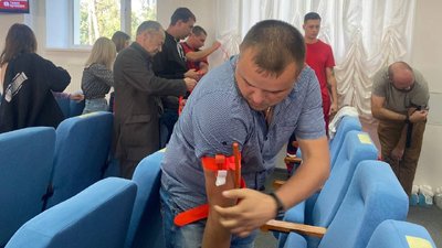 МЕДИКИ ЕКСТРЕНКИ НАВЧАЮТЬСЯ В АМЕРИКАНСЬКИХ ЛІКАРІВ МЕДИКИ ЕКСТРЕНКИ НАВЧАЮТЬСЯ В АМЕРИКАНСЬКИХ ЛІКАРІВ