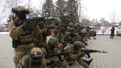 Як у Франківську тренується новостворена штурмова бригада "Лють" Як у Франківську тренується новостворена штурмова бригада "Лють"