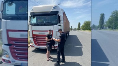 На дорогах Чернігівщини на час спеки обмежили рух вантажівок
