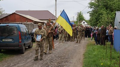 На Чернігівщині попрощалися з військовим ЗСУ Роландом Халоєвим На Чернігівщині попрощалися з військовим ЗСУ Роландом Халоєвим