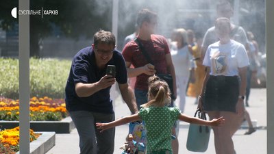 У саду Шевченка у Харкові працюють водні арки — фоторепортаж У саду Шевченка у Харкові працюють водні арки — фоторепортаж