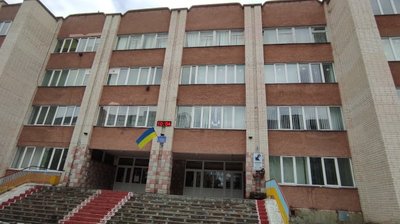 Поліцейські вилучили зброю в тернополянина, який живе неподалік місця, де вистрелили хлопця Поліцейські вилучили зброю в тернополянина, який живе неподалік місця, де вистрелили хлопця