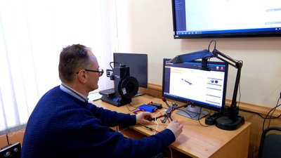 У вінницькому коледжі майструють дрони для оборонців У вінницькому коледжі майструють дрони для оборонців