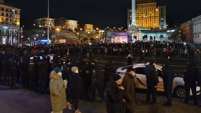 "Проти держперевороту Зеленського". У центрі Києва вимагають відставки президента та Єрмака