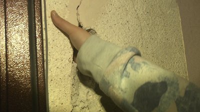 Будинок з тріщинами в долоню почали ремонтувати у Хмельницькому