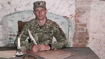 Після поранення служить у військкоматі на Житомирщині – старший солдат Дмитро з позивним "Рак" Після поранення служить у військкоматі на Житомирщині – старший солдат Дмитро з позивним "Рак"