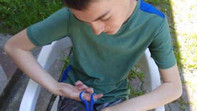 Херсонські діти плетуть сітки на Івано-Франківщині Херсонські діти плетуть сітки на Івано-Франківщині
