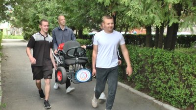 Учні хмельницького училища власноруч зробили автомобіль-карт. Учні хмельницького училища власноруч зробили автомобіль-карт.