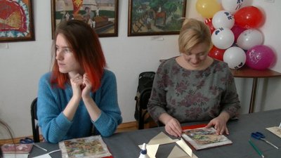 Черкащанки виготовляли картини в техніці декупаж Черкащанки виготовляли картини в техніці декупаж