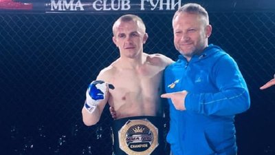 Костянтин Агапов разом із тренером Юрієм Нестеровським. Костянтин Агапов разом із тренером Юрієм Нестеровським.