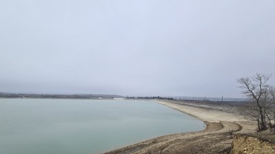 Білогірське водосховище швидко міліє після відкриття спуску води у середині лютого