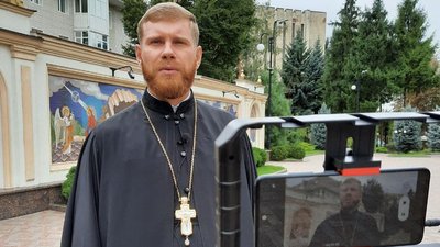 "Я рекламую любов і добро". Як кропивницький священник став блогером "Я рекламую любов і добро". Як кропивницький священник став блогером