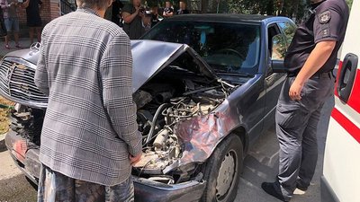 Аварія сталася 3 серпня близько 12:25 години на перехресті вулиці Гагаріна та Героїв Небесної Сотні Фото: Поліція Аварія сталася 3 серпня близько 12:25 години на перехресті вулиці Гагаріна та Героїв Небесної Сотні Фото: Поліція