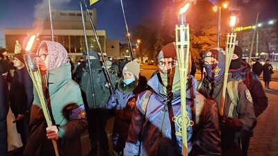 Частину міста перекрили: у Луцьку відбувся марш та смолоскипна хода Частину міста перекрили: у Луцьку відбувся марш та смолоскипна хода