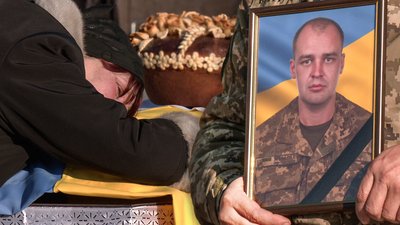 З солдатом Олексієм Карасьовим попрощалися у Рівному