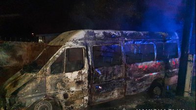 У Миколаєві згоріло маршрутне таксі