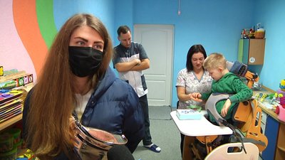 Крісло-вертикалізатор, розроблене та виготовлене у Житомирі, удосконалять Крісло-вертикалізатор, розроблене та виготовлене у Житомирі, удосконалять