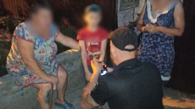 У Дніпрі патрульні повернули додому 7-річного хлопчика, який загубився