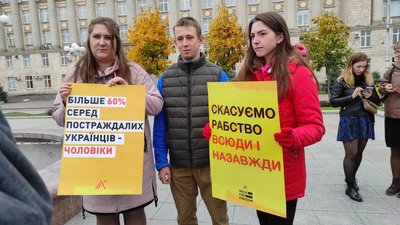 "Хода за свободу": черкасами мовчки пройшлися "Хода за свободу": черкасами мовчки пройшлися