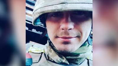 На Чернігівщині попрощалися з трьома військовими, які загинули на Сході На Чернігівщині попрощалися з трьома військовими, які загинули на Сході