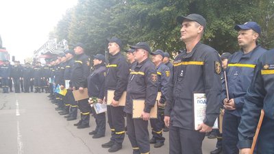 Понад 100 житомирських рятувальників отримали нагороди за відвагу, виявлену у надзвичайних ситуаціях Понад 100 житомирських рятувальників отримали нагороди за відвагу, виявлену у надзвичайних ситуаціях