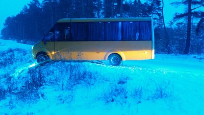 На Полтавщині автобус із пасажирами з’їхав у кювет