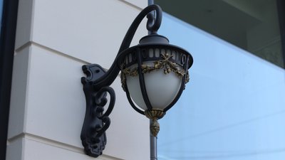 Попри обіцянки колонаду готелю "Дністер" в Івано-Франківську не розісклили Попри обіцянки колонаду готелю "Дністер" в Івано-Франківську не розісклили