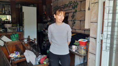У Херсоні містяни, волонтери та комунальні служби прибирають сміття, яке залишила по собі вода У Херсоні містяни, волонтери та комунальні служби прибирають сміття, яке залишила по собі вода