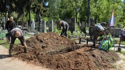 Ольгу Нікішину ховають на Алеї Героїв на міському кладовищі Полтави Ольгу Нікішину ховають на Алеї Героїв на міському кладовищі Полтави