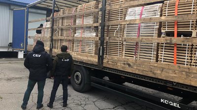 З Вінниччини за кордон намагалися вивезти деревину, експорт якої заборонений З Вінниччини за кордон намагалися вивезти деревину, експорт якої заборонений