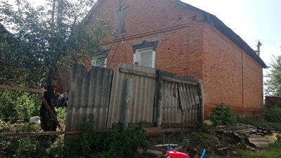 Снаряди влучили в будинки та городи, вдома були діти: мешканці Краснопілля розповіли про артобстріл Снаряди влучили в будинки та городи, вдома були діти: мешканці Краснопілля розповіли про артобстріл