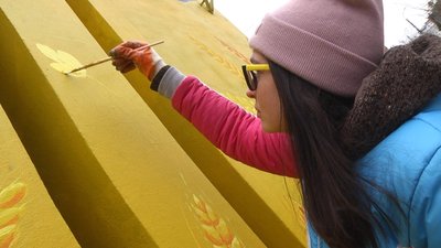 Це зображення жінки з крилом лелеки та мечем та тлі українського прапора і колосків було створене у 2021 році. Фото: Суспільне Це зображення жінки з крилом лелеки та мечем та тлі українського прапора і колосків було створене у 2021 році. Фото: Суспільне