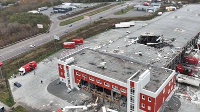 П'ятеро поранених внаслідок удару РФ по терміналу "Нової пошти" під Харковом лишаються в реанімації — ОВА