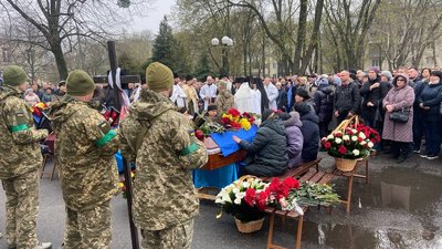У Полтаві прощаються із чотирма військовими, які загинули, захищаючи Україну