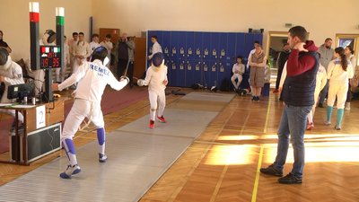 У чемпіонаті України з фехтування беруть участь спортсмени з понад, ніж десять областей. 4 листопада 2022 рік У чемпіонаті України з фехтування беруть участь спортсмени з понад, ніж десять областей. 4 листопада 2022 рік