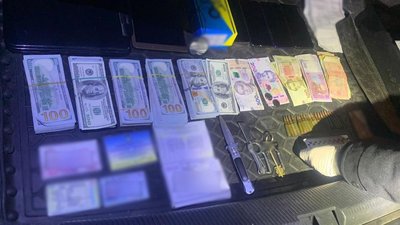 Родича кримінального авторитета з 50 тисячами доларів затримала кропивницька поліція