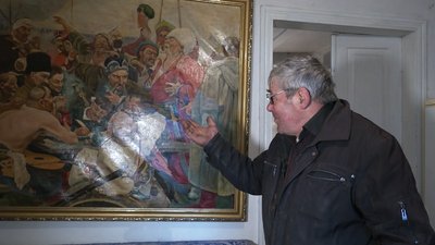 Облаштував галерею в подвір'ї. Василь Лихопій Облаштував галерею в подвір'ї. Василь Лихопій