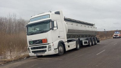 На Волині стався витік азотної кислоти з автоцистерни