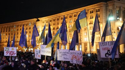 У центрі Києва вимагають відставки президента та Єрмака. В ОПУ відреагували