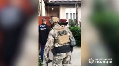Поліція розкрила розбійний напад на ювелірну крамницю у Виноградові