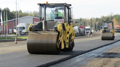 Біля міжнародного пункту пропуску на Волині лагодять дорогу