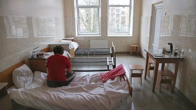 Понад 11% хворих на коронавірус на Полтавщині лікуються у медзакладах