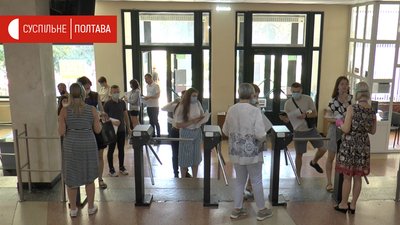 На пункті тестування перевіряють документи На пункті тестування перевіряють документи