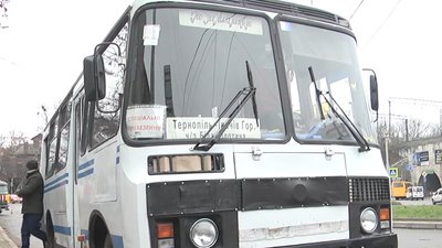 Майже два місяці у селі на Тернопільщині не зупиняються автобуси Майже два місяці у селі на Тернопільщині не зупиняються автобуси