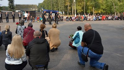 Загинули під Бахмутом. У Кропивницькому попрощалися з трьома бійцями Загинули під Бахмутом. У Кропивницькому попрощалися з трьома бійцями
