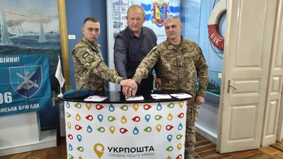 Укрпошта презентувала в Миколаєві марку "Сила у вогні", створену військовим артилеристом Укрпошта презентувала в Миколаєві марку "Сила у вогні", створену військовим артилеристом