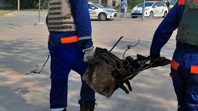 Сапери вилучили залишки ракети з-під завалів гуртожитку у Салтівському районі Харкова Сапери вилучили залишки ракети з-під завалів гуртожитку у Салтівському районі Харкова